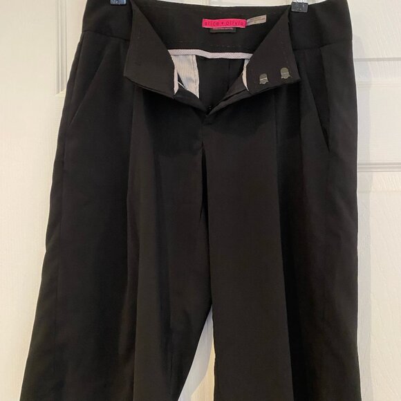 Alice and Olivia Bermuda Shorts - Picture 1 of 4